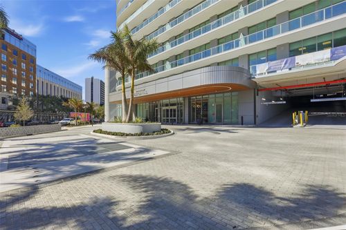 1803-400 Central Ave, ST PETERSBURG, FL, 33701-3809 | Card Image