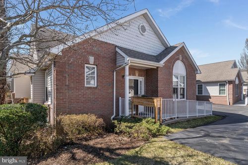 3 Indian Plantation St, Flemington, NJ, 08822-6826 | Card Image