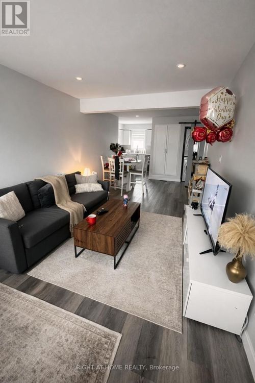 81 Afton Ave, Welland, ON, L3B1V7 | Card Image