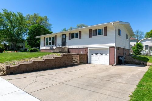 413 Lincoln St, Parkersburg, IA, 50665-2014 | Card Image