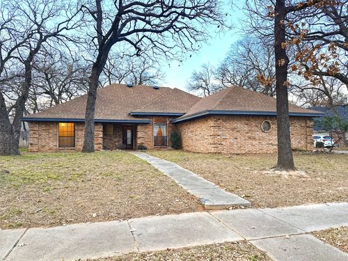 509 Topside Dr, Azle, TX, 76020-4930 | Card Image