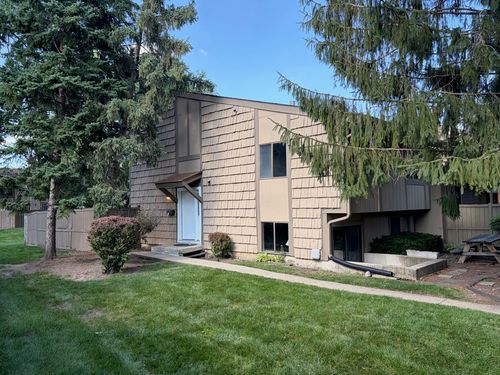 800 Oregon Trl, Roselle, IL, 60172-1309 | Card Image