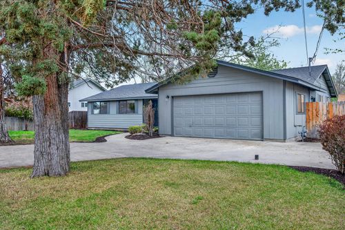 2747 Sw 23rd St, Redmond, OR, 97756-9695 | Card Image