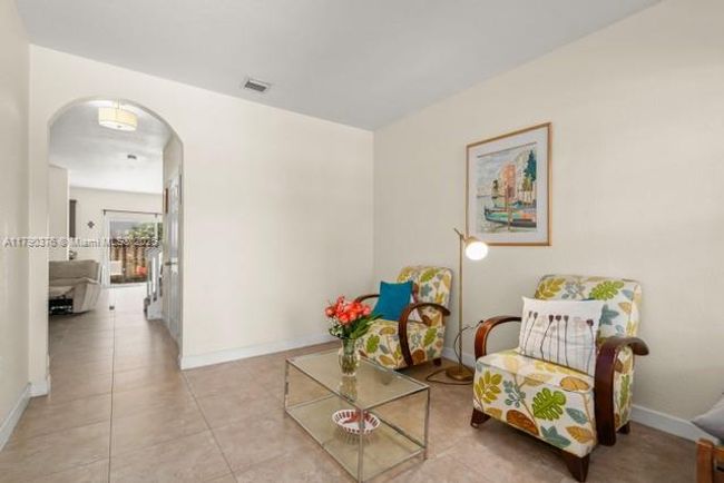 9346 Sw 221 St St, Townhouse with 3 bedrooms, 3 bathrooms and null parking in Cutler Bay FL | Image 4