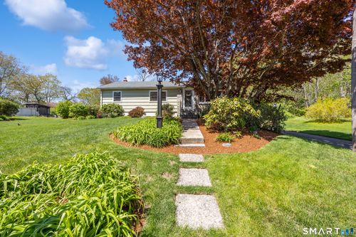 15 Country Dr, Norwich, CT, 06360-6403 | Card Image