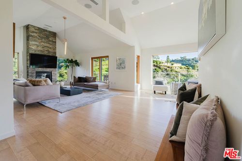 10110 Cielo Dr, Beverly Hills, CA, 90210-2037 | Card Image