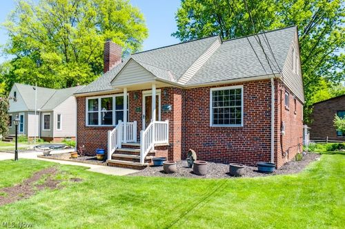 3241 W 231st St, North Olmsted, OH, 44070-1460 | Card Image