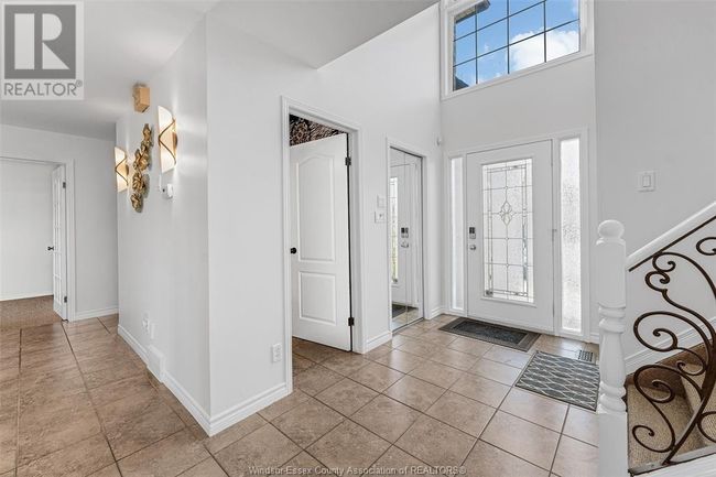 4520 Centre Lake Dr, House other with 5 bedrooms, 4 bathrooms and null parking in Windsor ON | Image 7