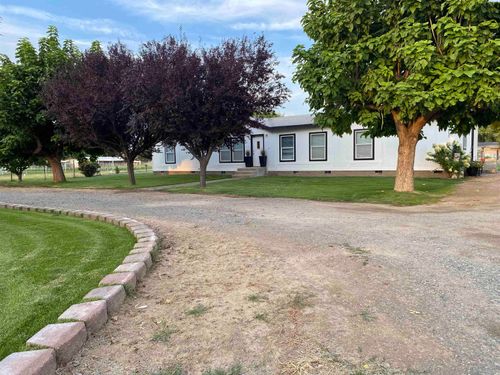 country-living-13003 N Austin, Prosser, WA, 99350 | Card Image