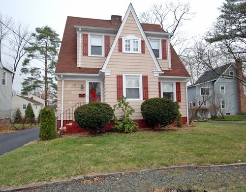 10 Center Pl, Chatham, NJ, 07928-2524 | Card Image