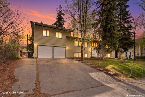 2913 Wentworth St, Anchorage, AK, 99508-4341 | Card Image