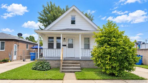 8030 Chalmers Ave, Warren, MI, 48089-2306 | Card Image