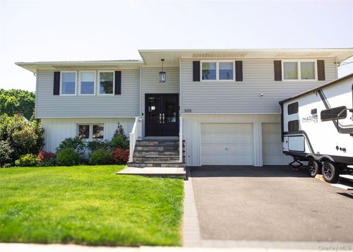 3618 Ladonia Street, Hempstead, NY, 11783 | Card Image