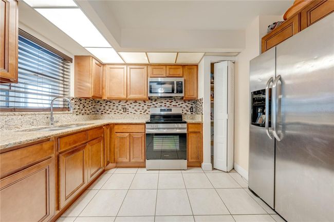 Kitchen | Image 11