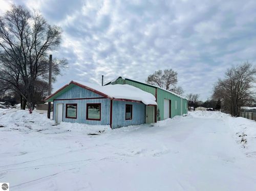 405 N Cedar St, Kalkaska, MI, 49646-8425 | Card Image