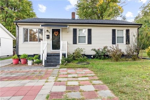 2112 Vale Pl, Greensboro, NC, 27401-3846 | Card Image