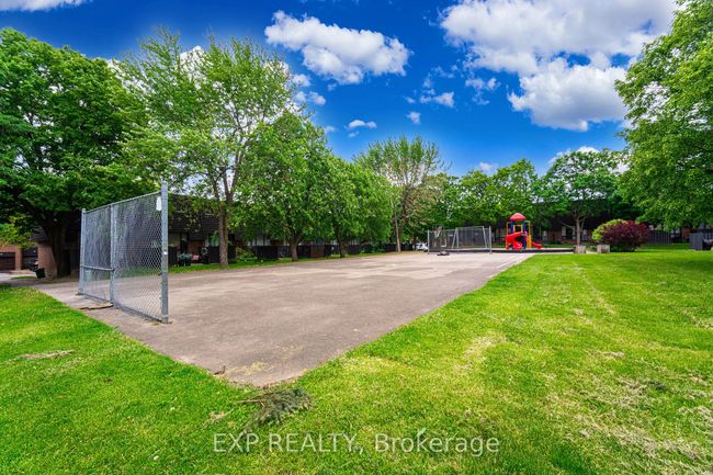 136 Darras Crt, Condo with 5 bedrooms, 2 bathrooms and 1 parking in Brampton ON | Image 43