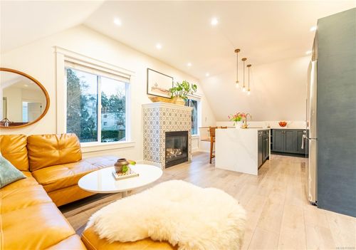 4-1035 Oliphant Ave, Victoria, BC, V8V2T9 | Card Image