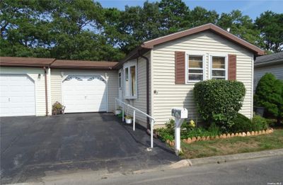 15 - 15 E Village Circle, Condo with 1 bedrooms, 1 bathrooms and null parking in Manorville NY | Image 1