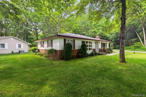 3614 Thornton Ln, Clyde, MI, 48049-3928 | Card Image