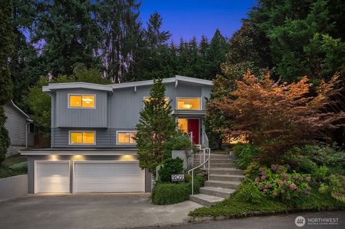 909 110th Ave Se, Bellevue, WA, 98004-6812 | Card Image