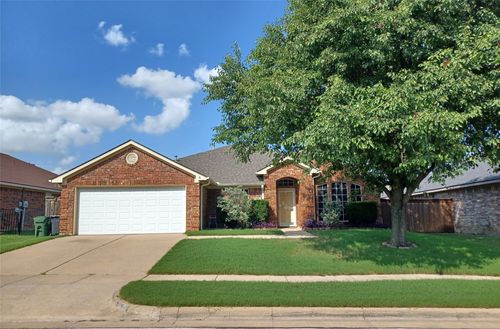 7215 Fossil Hill Dr, Arlington, TX, 76002-4448 | Card Image