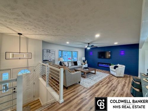 504 Shannon Rd, Papillion, NE, 68046-2028 | Card Image