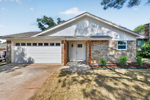 24 Oakmont Ct, Pantego, TX, 76013-3003 | Card Image