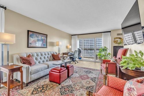 apt-2401-2510 Grand Blvd, Kansas City, MO, 64108-2633 | Card Image