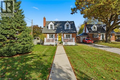 327 Terrace Hill St, Brantford, ON, N3R1H4 | Card Image