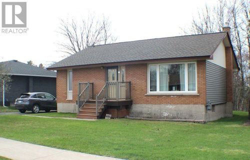 31 White Oak Dr W, Sault Ste Marie, ON, P6C2H7 | Card Image
