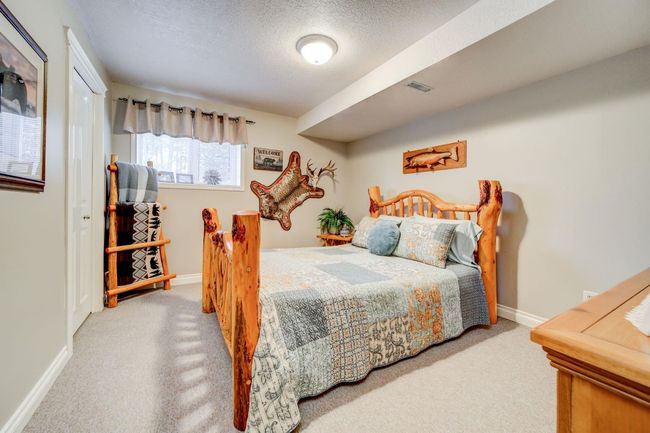 1709 East Hillcrest Drive, House other with 4 bedrooms, 3 bathrooms and null parking in Hillcrest AB | Image 30