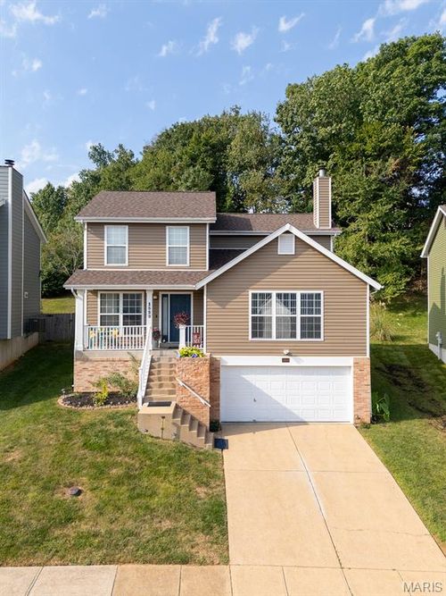 1523 Glenn Brooke Woods Cir, Ballwin, MO, 63021-8489 | Card Image