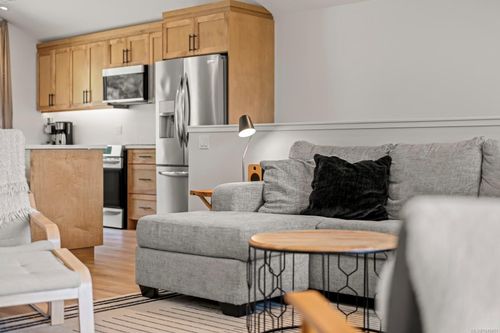 425 Arrowsmith Ave, Courtenay, BC, V9N | Card Image
