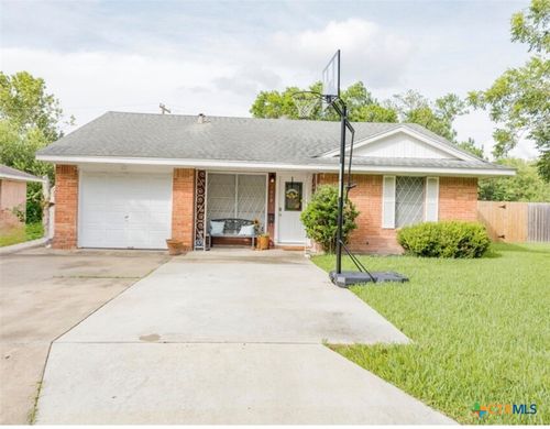 1608 Bexar Ave, Victoria, TX, 77901-3152 | Card Image