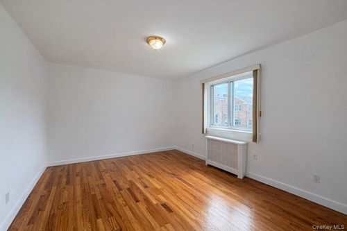gv118e5-1-260-11 Langston Ave, Glen Oaks, NY, 11004-1025 | Card Image