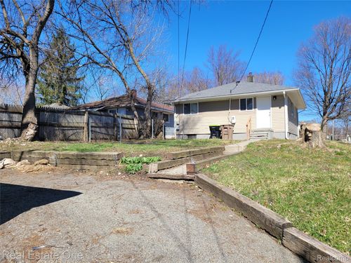 77 Rutgers Ave, Pontiac, MI, 48340-2757 | Card Image