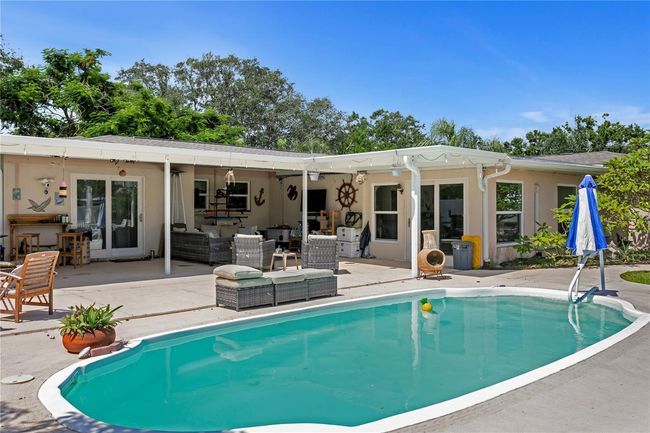 843 37 Th Ave Ne, House other with 3 bedrooms, 2 bathrooms and null parking in ST PETERSBURG FL | Image 12