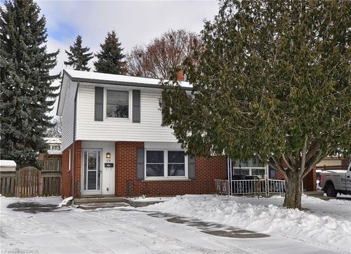 79 Gail St, Cambridge, ON, N1R4M4 | Card Image