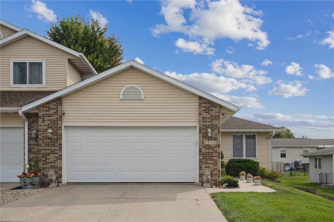 Queen Dr, Cedar Rapids, IA 52404