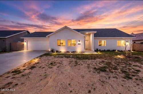 10588 Peach Ave, California City, CA, 93505-5307 | Card Image