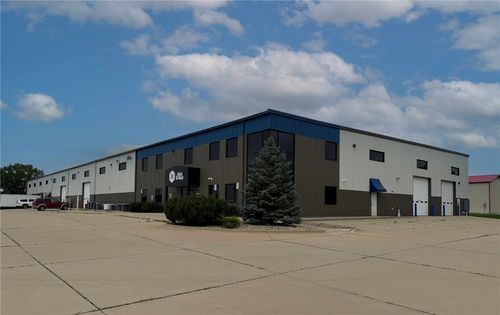 9440 Wright Bros Court Sw, Cedar Rapids, IA, 52404 | Card Image