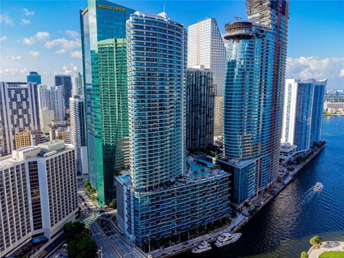 5001-200 Biscayne Boulevard Way, Miami, FL, 33131-2166 | Card Image