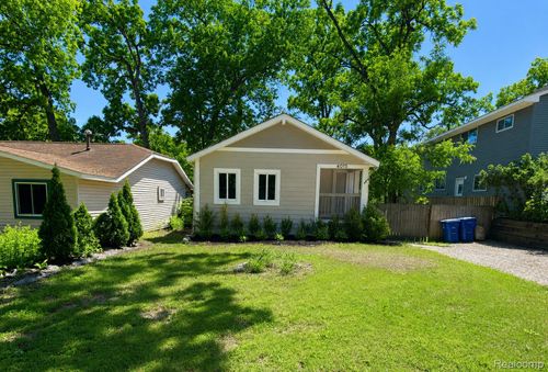 4015 Oak Knoll Rd, Waterford, MI, 48328-4071 | Card Image