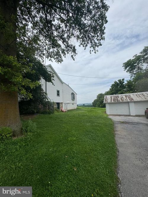 3138 Orville Ln, MANHEIM, PA, 17545-9411 | Card Image