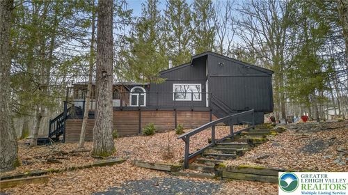 2329 Cramer Ct, Bushkill, PA, 18324-7901 | Card Image