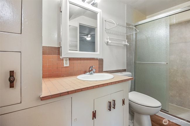Extra-large walk-in shower. | Image 16