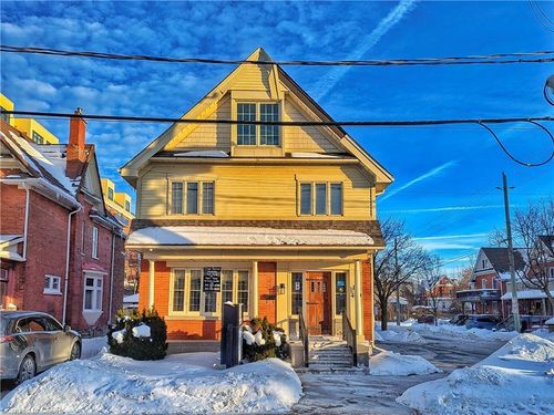 429 Queen St S, Kitchener, ON, N2G1W6 | Card Image