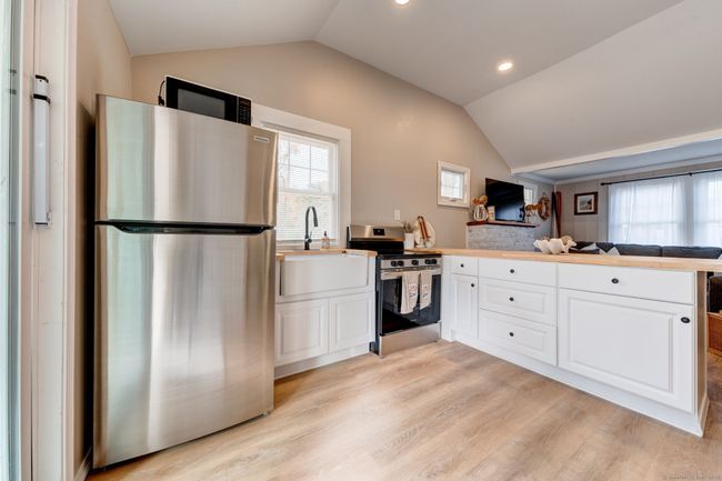 308 Old Colony Rd, House other with 2 bedrooms, 1 bathrooms and 6 parking in Old Lyme CT | Image 15