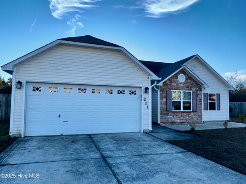 211 Hidden Oaks Dr, Jacksonville, NC, 28546-9685 | Card Image